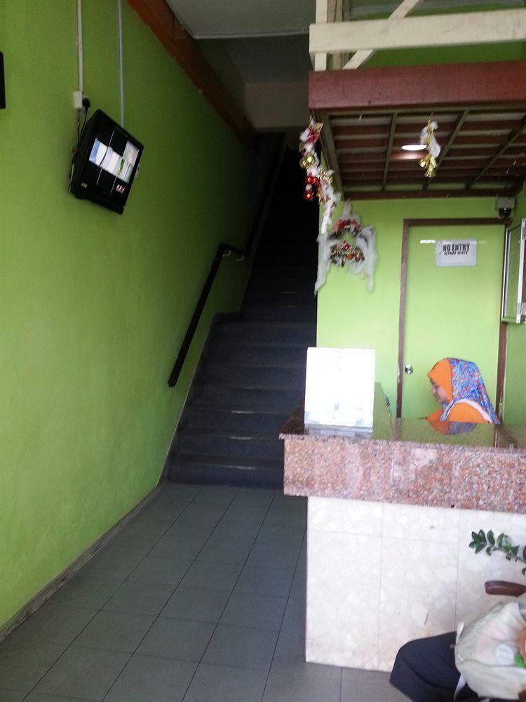 Hotel Iskandar Kota Kinabalu Exterior photo